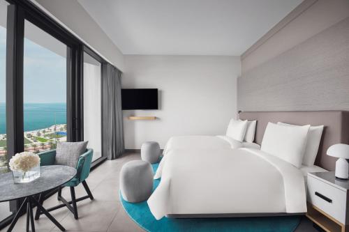 Imagen de la habitación del Hotel Mövenpick Resort Al Marjan Island. Foto 14