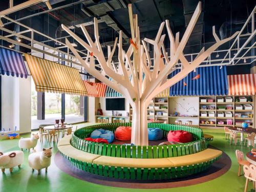 Imagen general del Hotel Mövenpick Resort Al Marjan Island. Foto 4