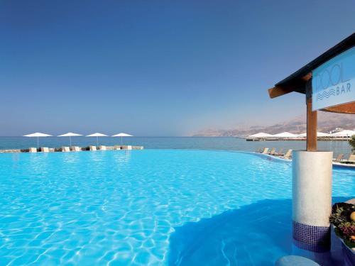 Imagen de la piscina del Hotel Mövenpick Resort El Sokhna. Foto 18