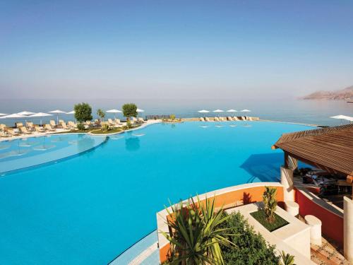 Imagen de la piscina del Hotel Mövenpick Resort El Sokhna. Foto 20