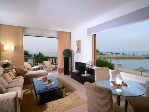 Imagen de la habitación del Hotel Mövenpick Resort El Sokhna. Foto 13