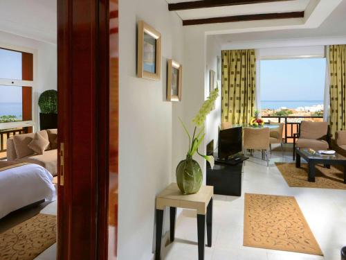 Imagen de la habitación del Hotel Mövenpick Resort El Sokhna. Foto 14