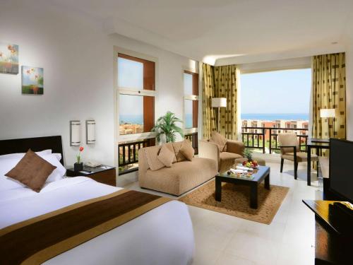 Imagen de la habitación del Hotel Mövenpick Resort El Sokhna. Foto 17