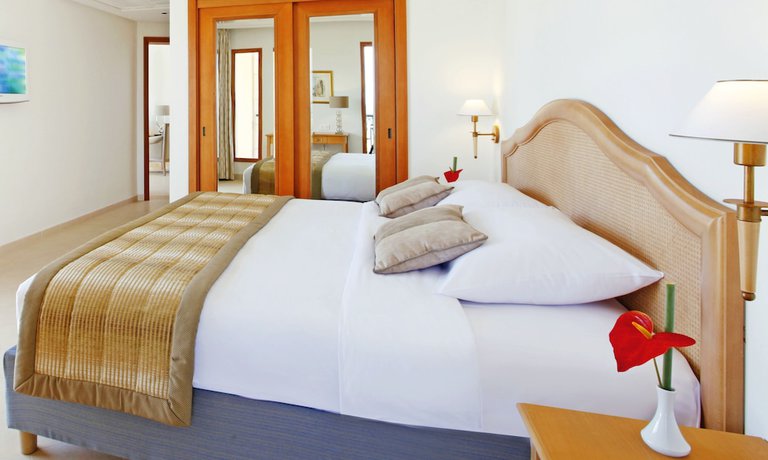 Imagen de la habitación del Hotel Mövenpick Resort and Marine Spa Sousse. Foto 11