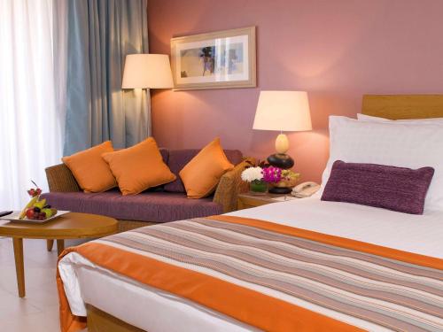 Imagen de la habitación del Hotel Mövenpick Resort and Spa Tala Bay Aqaba. Foto 13