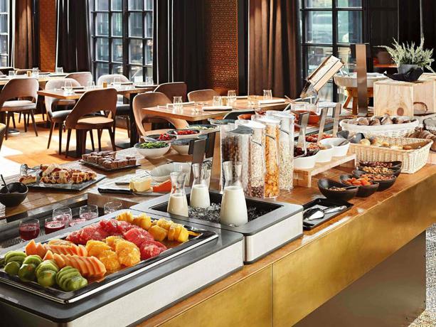 Imagen del bar/restaurante del Hotel M&ouml;venpick Zagreb. Foto 2