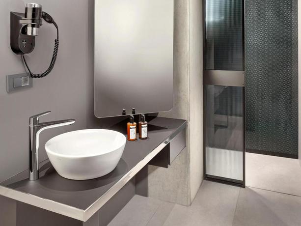 Imagen de la habitación del Hotel M&ouml;venpick Zagreb. Foto 9