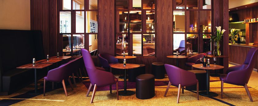 Imagen del bar/restaurante del Hotel Mövenpick Zürich Regensdorf. Foto 5