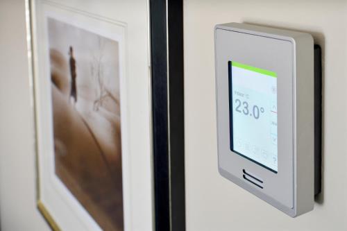 Imagen de la habitación del Hotel Mövenpick and Apartments Bur Dubai. Foto 13