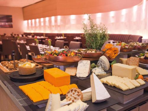 Imagen general del Hotel Mövenpick and Apartments Bur Dubai. Foto 4