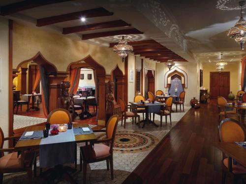 Imagen general del Hotel Mövenpick and Apartments Bur Dubai. Foto 5