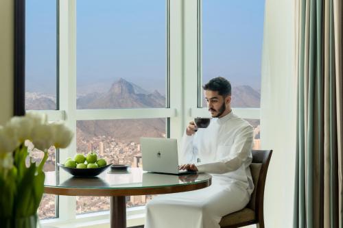 Imagen de la habitación del Hotel Mövenpick and Residence Hajar Tower Makkah. Foto 12