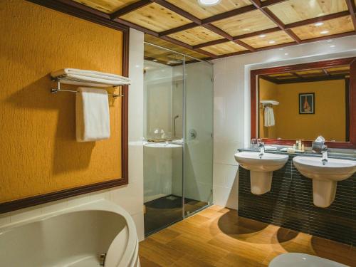 Imagen de la habitación del Hotel Mövenpick and Residences Nairobi. Foto 10