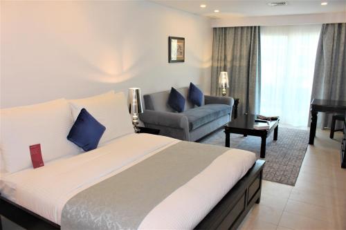 Imagen de la habitación del Hotel Mövenpick and Resort Al Bida'a Kuwait. Foto 14