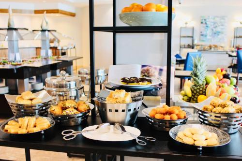 Imagen del bar/restaurante del Hotel Mövenpick and Resort Al Bida'a Kuwait. Foto 9