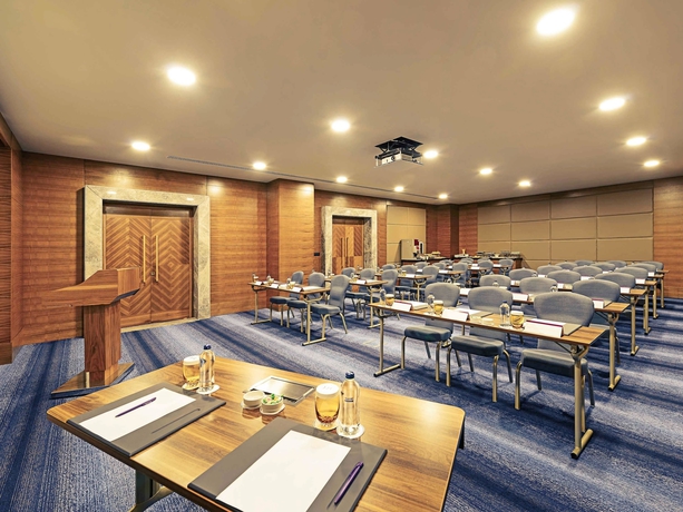 Imagen de los interiores del Hotel M&ouml;venpick and Thermal Spa. Foto 10