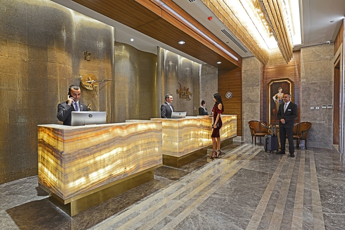 Imagen de los interiores del Hotel M&ouml;venpick and Thermal Spa. Foto 11
