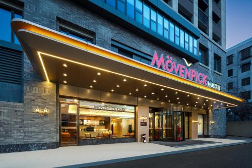 Imagen general del Hotel Mövenpick by Accor Binjiang Nanjing. Foto 1