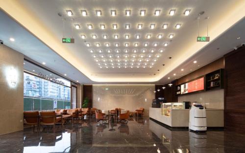 Imagen general del Hotel M&ouml;venpick by Accor Binjiang Nanjing. Foto 2