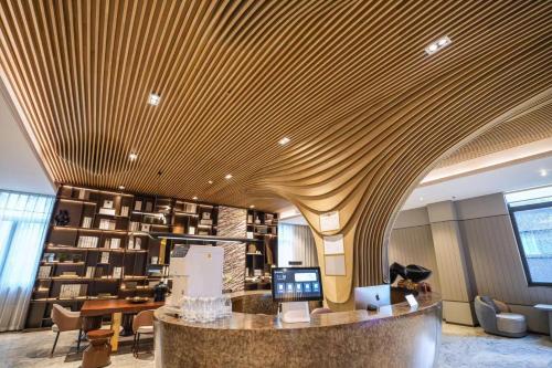 Imagen general del Hotel M&ouml;venpick by Accor Binjiang Nanjing. Foto 11