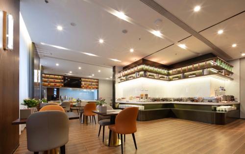 Imagen general del Hotel M&ouml;venpick by Accor Binjiang Nanjing. Foto 15