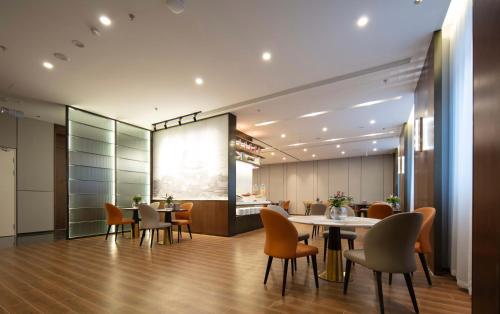 Imagen general del Hotel M&ouml;venpick by Accor Binjiang Nanjing. Foto 16