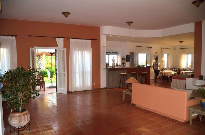 Imagen de los interiores del Hotel Mounda Beach. Foto 17
