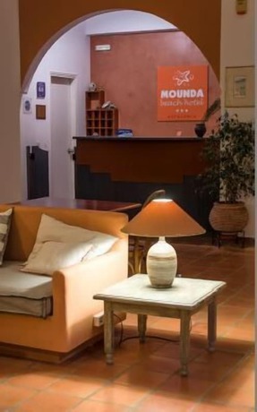 Imagen de los interiores del Hotel Mounda Beach. Foto 18