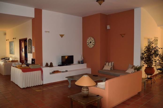 Imagen de los interiores del Hotel Mounda Beach. Foto 19
