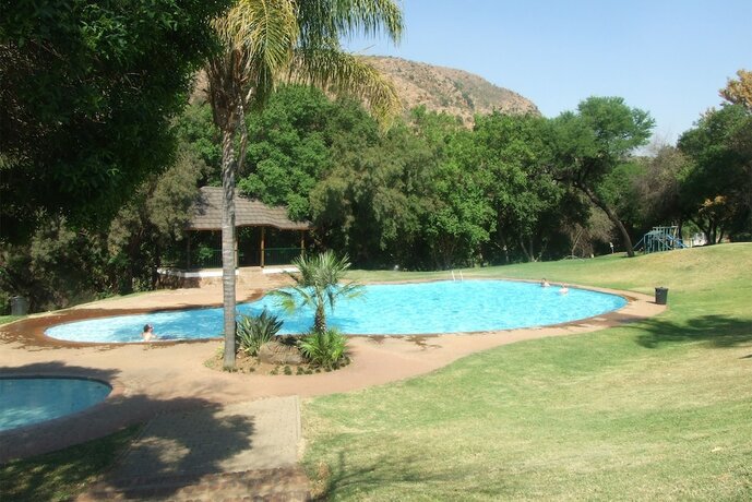 Imagen de la piscina del Hotel Mount Amanzi. Foto 40