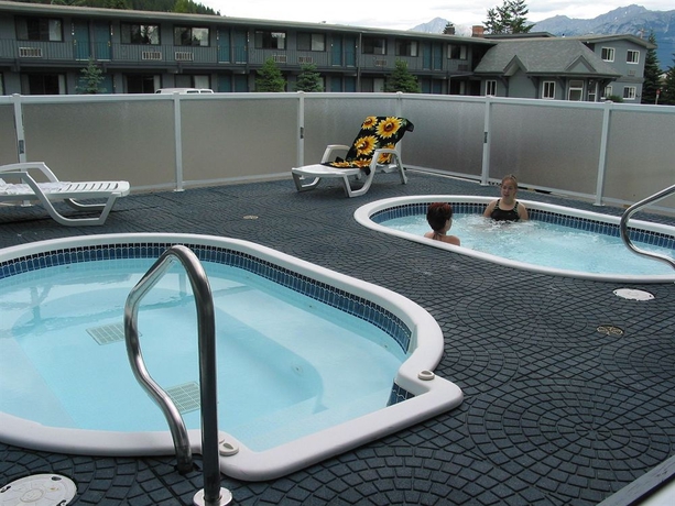 Imagen de los exteriores del Hotel Mount Robson Inn. Foto 11