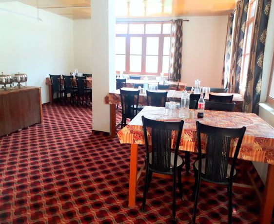 Imagen del bar/restaurante del Hotel Mountain Camp. Foto 6