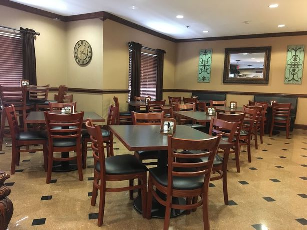Imagen del bar/restaurante del Hotel Mountain Inn and Suites. Foto 10