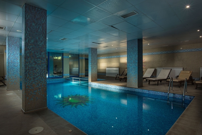 Imagen de la piscina del Hotel Mountain Lake. Foto 18