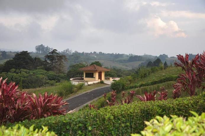 Imagen de los exteriores del Hotel Mountain Lodge CheTica. Foto 11