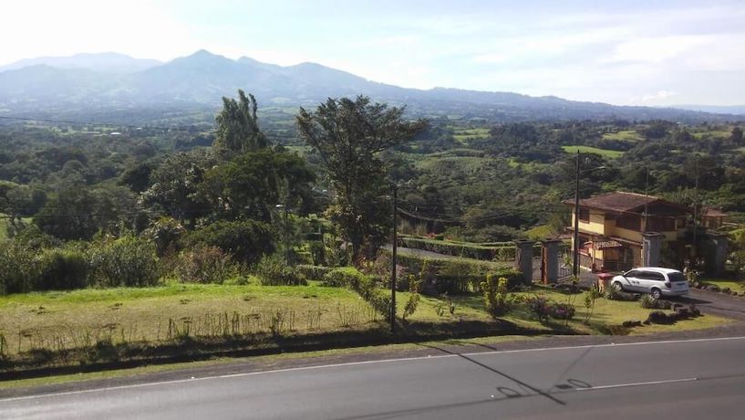 Imagen de los exteriores del Hotel Mountain Lodge CheTica. Foto 14