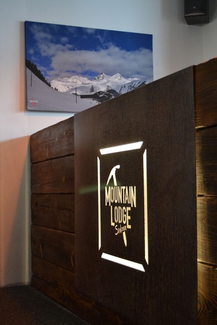 Imagen de los interiores del Hotel Mountain Lodge Sedrun. Foto 16