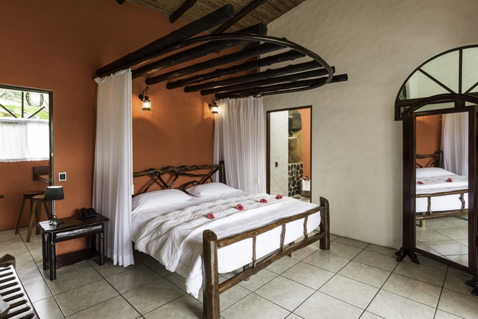 Imagen de la habitación del Hotel Mountain Paradise, Parque Nacional Volcán Arenal. Foto 11