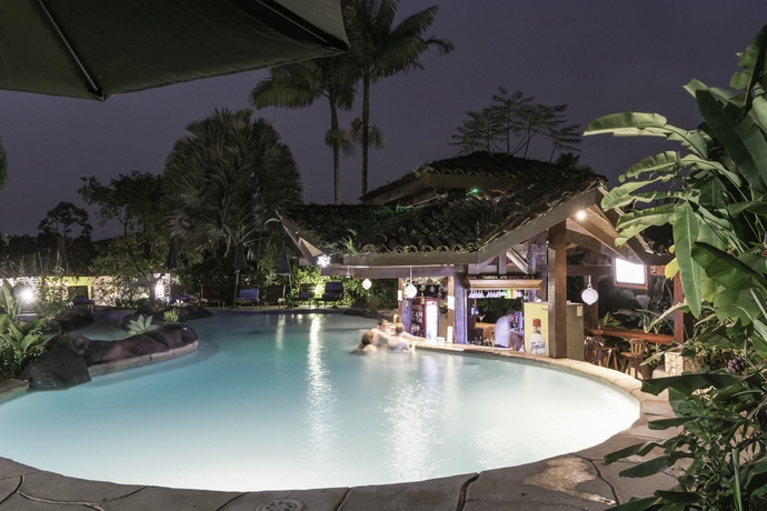 Imagen de la piscina del Hotel Mountain Paradise, Parque Nacional Volcán Arenal. Foto 16