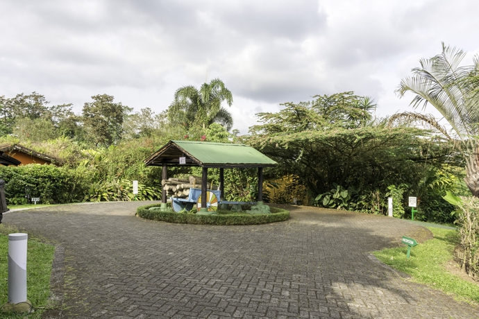 Imagen de los exteriores del Hotel Mountain Paradise, Parque Nacional Volcán Arenal. Foto 14