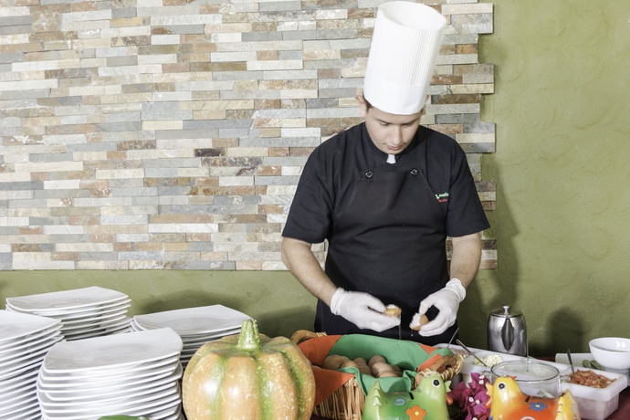 Imagen del bar/restaurante del Hotel Mountain Paradise, Parque Nacional Volcán Arenal. Foto 7