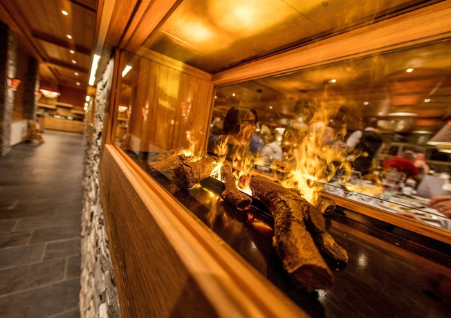 Imagen del bar/restaurante del Hotel Mountain Plaza. Foto 9