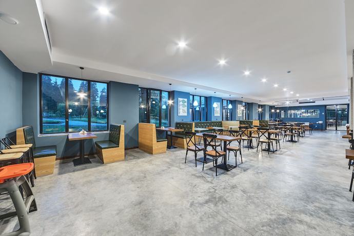 Imagen del bar/restaurante del Hotel Mountain Resort Gantiadi. Foto 4