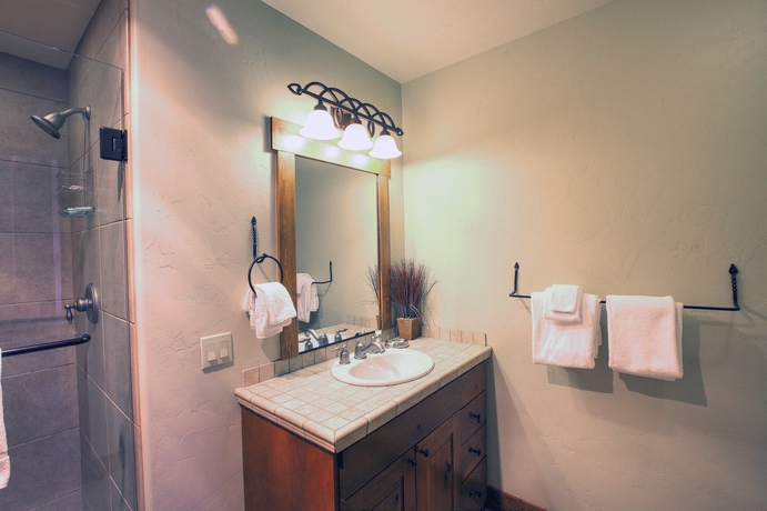 Imagen de la habitación del Hotel Mountain Thunder Lodge. Foto 3