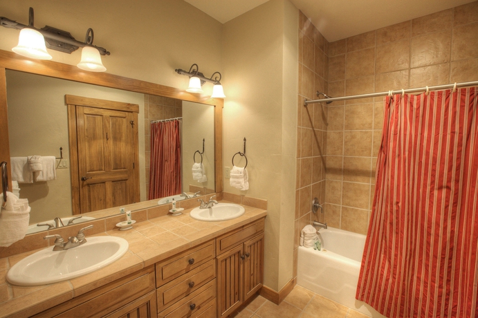 Imagen de la habitación del Hotel Mountain Thunder Lodge. Foto 4
