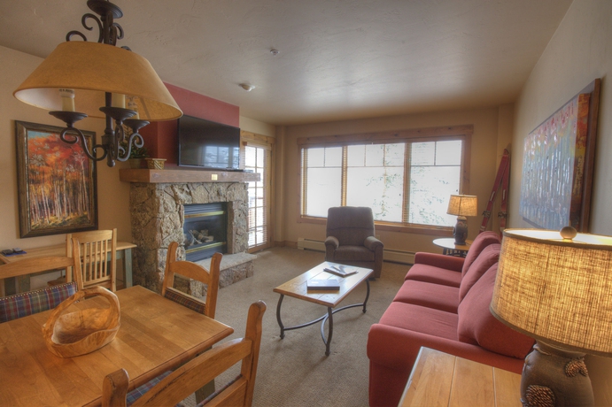 Imagen de los interiores del Hotel Mountain Thunder Lodge. Foto 12