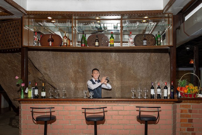 Imagen del bar/restaurante del Hotel Mountain Top, Kinpun. Foto 6