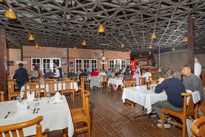 Imagen del bar/restaurante del Hotel Mountain Top, Kinpun. Foto 8