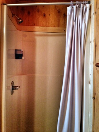 Imagen general del Hotel Mountain View Cabins, Golden. Foto 10