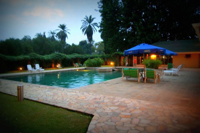 Imagen de la piscina del Hotel Mountains of the Moon. Foto 20